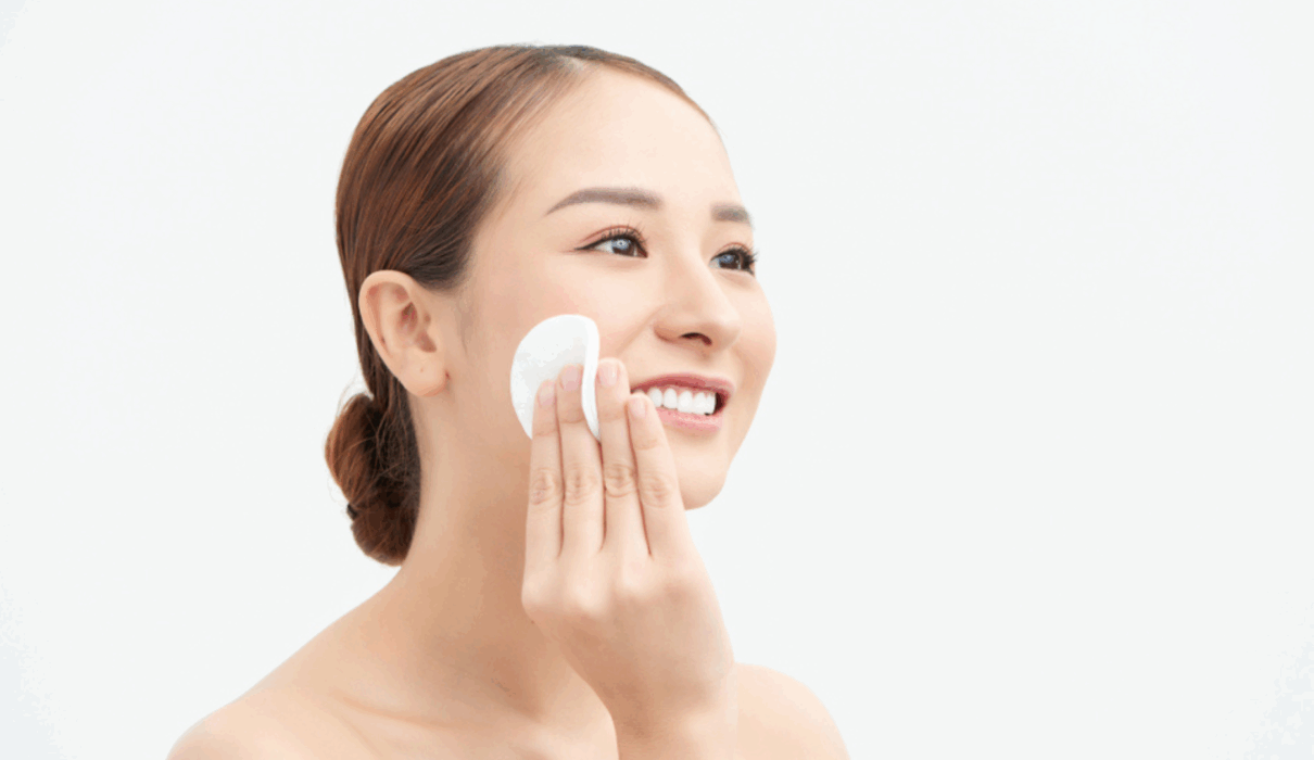 Natural Minimalist Beauty Hacks for a Glow Without the Clutter